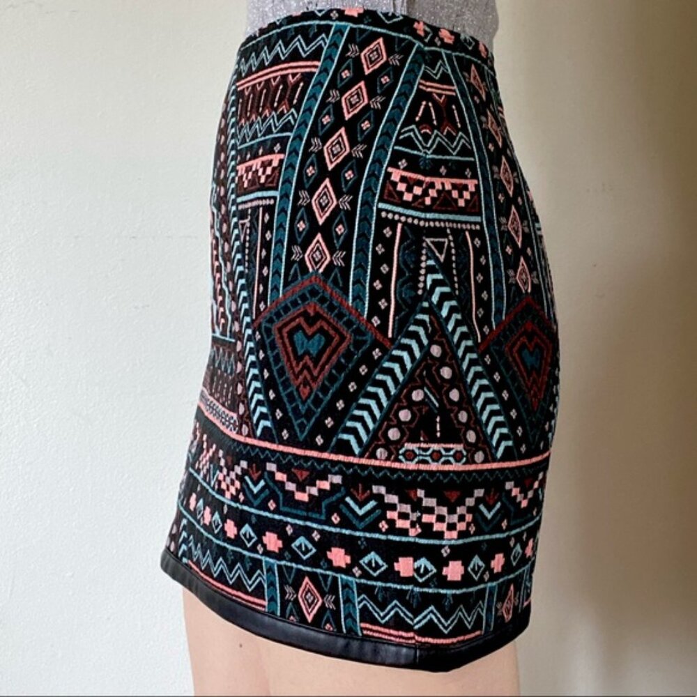 Express Mini Skirt Size 6 Western Boho Pattern Faux Leather Festival - Picture 2 of 11